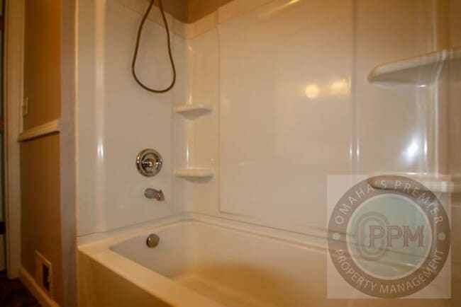 Building Photo - Charming 2Bd/1Ba home in Bellevue