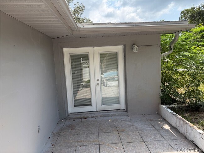 Building Photo - 1405 Eden Dr