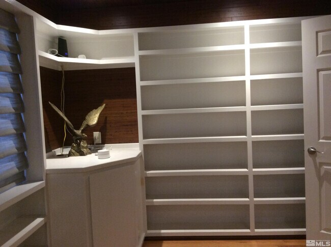 Building Photo - 3815 Golden Springs Dr