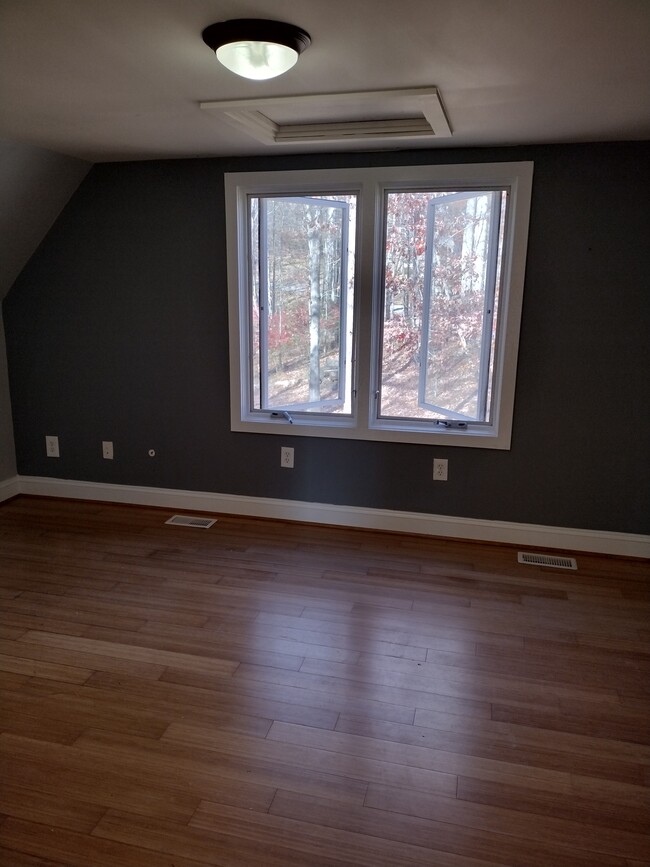 Upstairs bedroom/office - 202 Rappahannock Cir