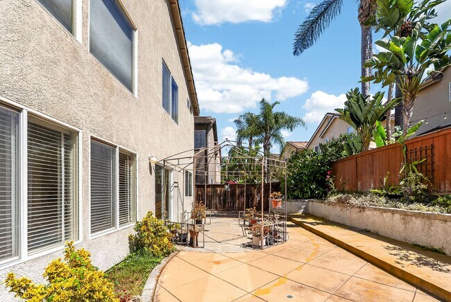 Building Photo - 10009 Kika Ct