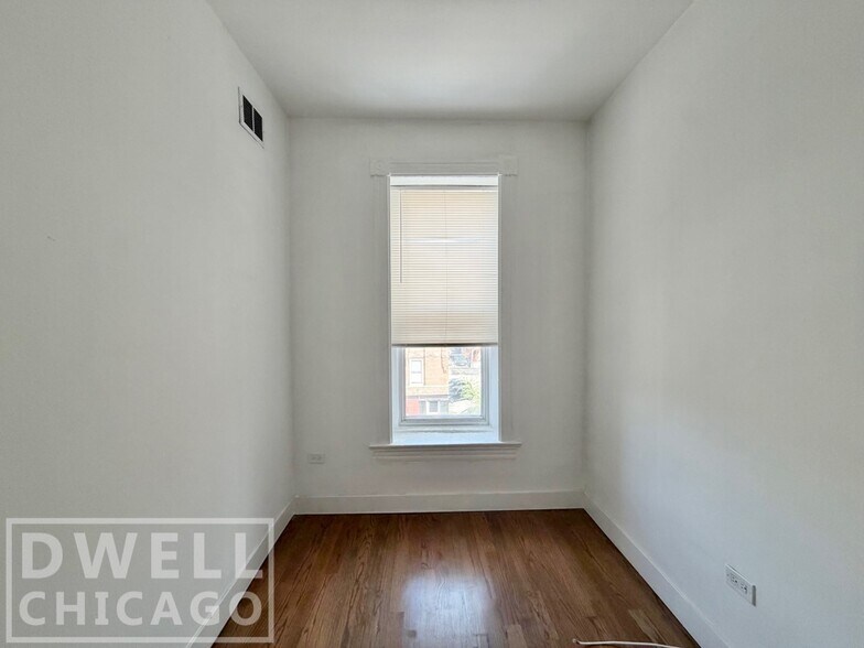 Building Photo - 1362 N Bosworth Ave