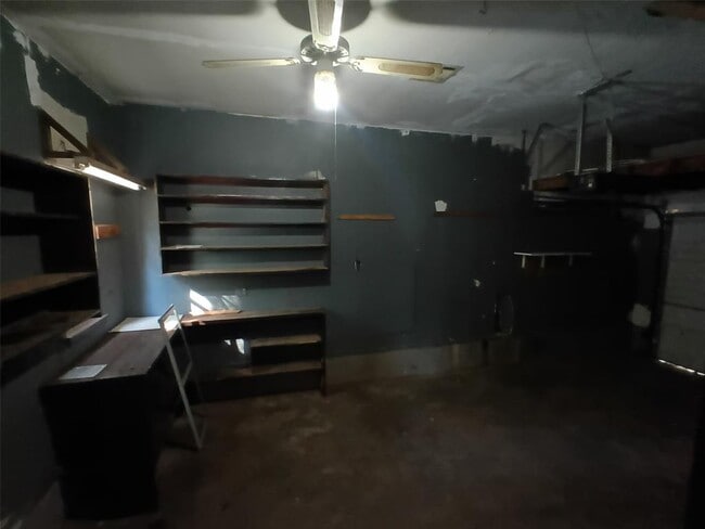 Building Photo - 1024 S Holly Dr