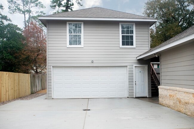 Building Photo - 605 Orangewood Dr