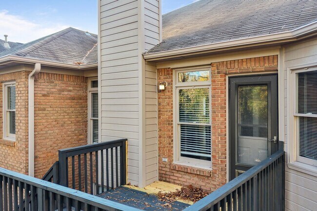Building Photo - Convenient 3BR/2BA in Homewood