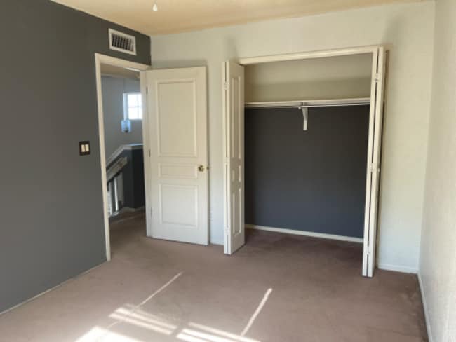 Building Photo - 7560 Luz De Lumbre Ave