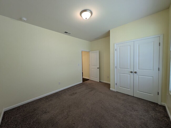 Building Photo - Spacious 4 bedroom, 2 bath Ranch Style Home located in Selwyn Landing !