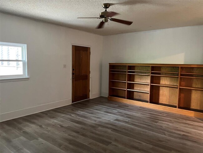 Building Photo - 602 Splitrock