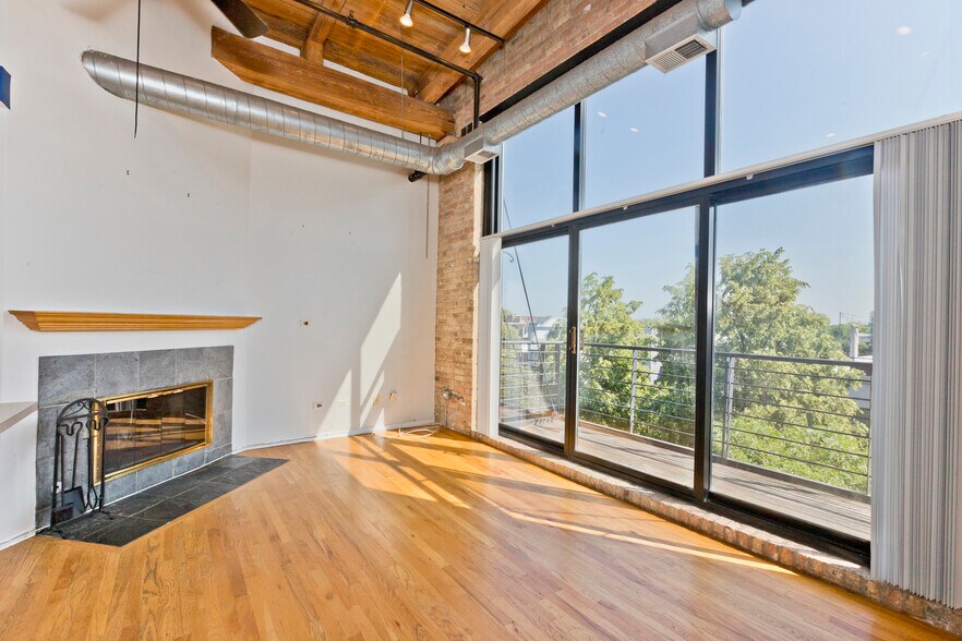 Primary Photo - 2210 W Wabansia Ave
