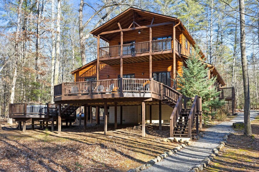 Building Photo - 224 Dogwood Dr