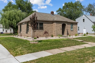 Building Photo - 302 E Wilson Ave