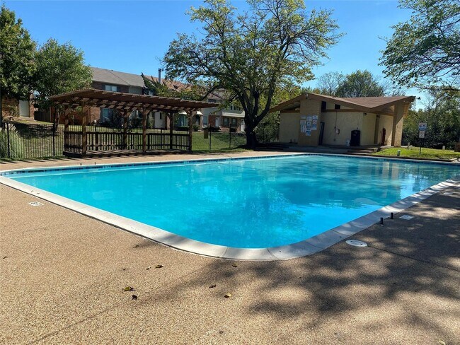 Building Photo - Stylish 2-Bedroom Townhome with Terrace & Resort-Style Amenities in Grand Prairie