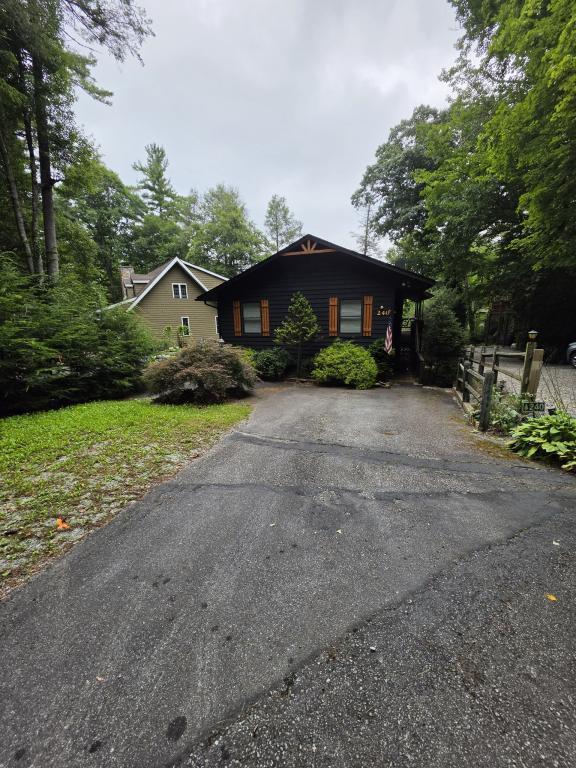 Building Photo - 240 Fox Hill Loop
