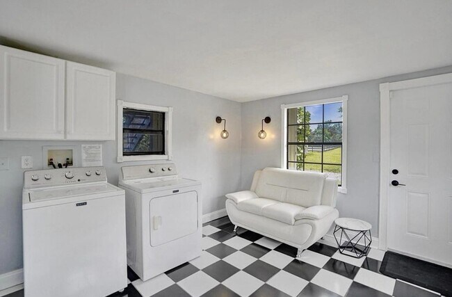 Building Photo - 502 Rambling Dr Cir