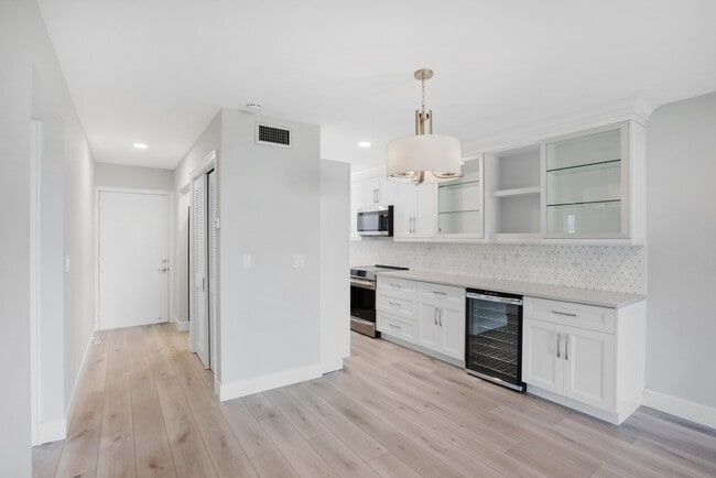 Building Photo - 18081 SE Country Club Dr