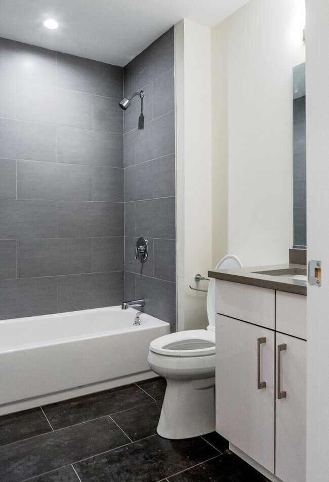 Building Photo - Renovated, Modern Split-Level Apartment – 2 Bed | 1.5 Bath | 1,088 Sq Ft