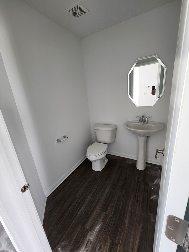 Building Photo - 1033 Atterberg Rd