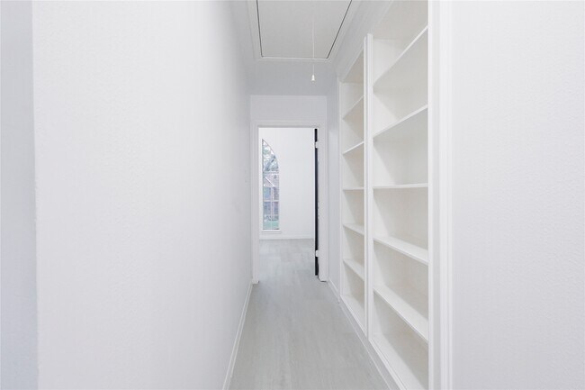 Building Photo - 17527 Sandy Cliffs Dr