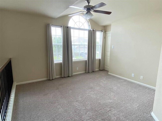 Building Photo - 11217 Persimmon Gap Dr