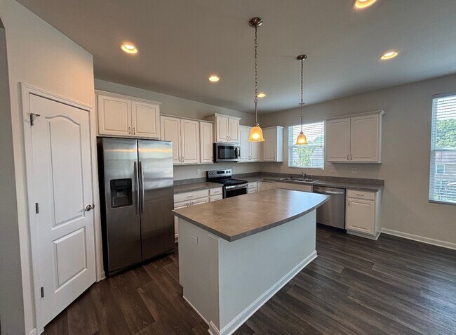 Building Photo - 3BR/2.5BA Home for Rent in Eastwood for Re...