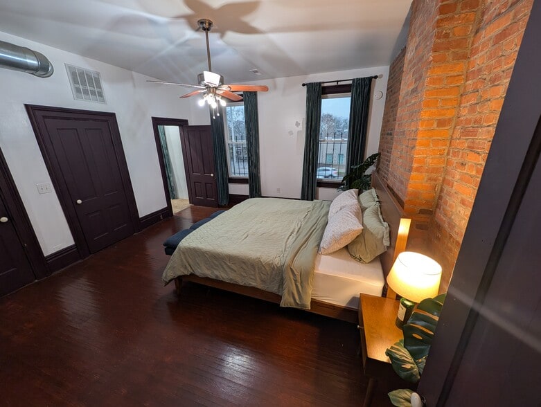 Building Photo - 838 S High St