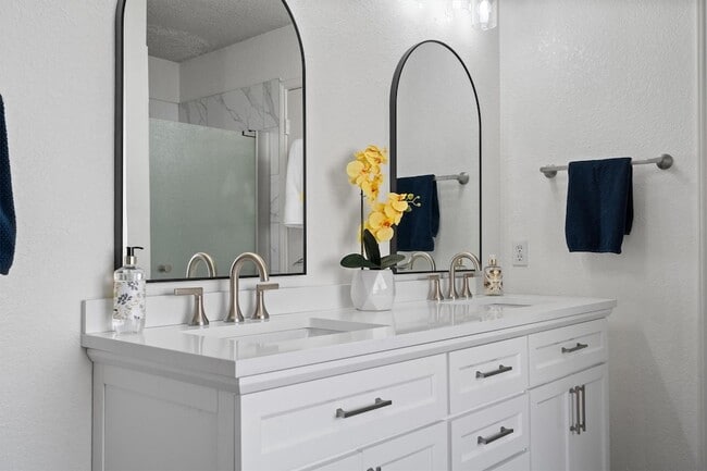 Building Photo - 324 Nita Ln