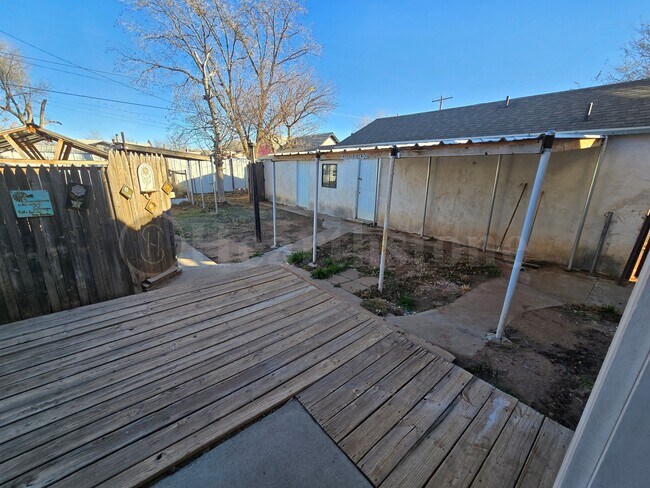 Building Photo - 1307 Gidding St