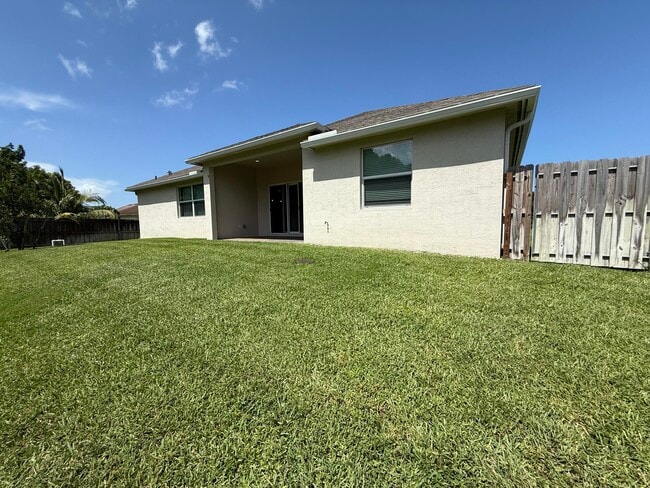 Building Photo - 293 SW Ridgecrest Dr