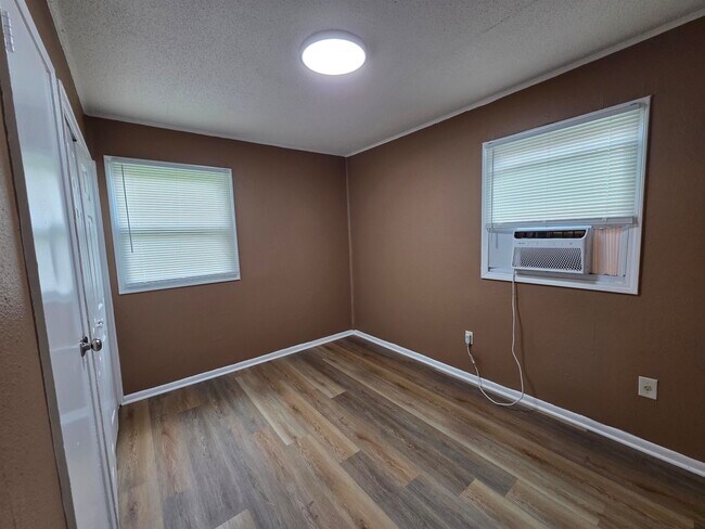 Building Photo - 3263 Baskin St