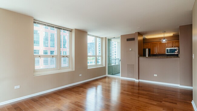 Building Photo - 345 N La Salle Dr