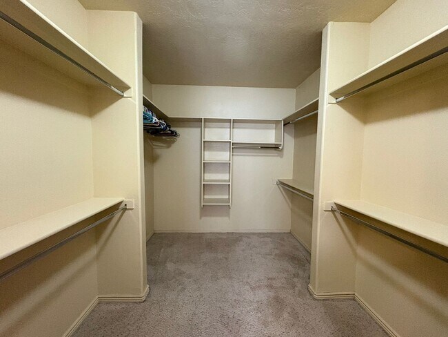 Building Photo - Beautiful 4 Bed 2.5 Bath in Laverkin