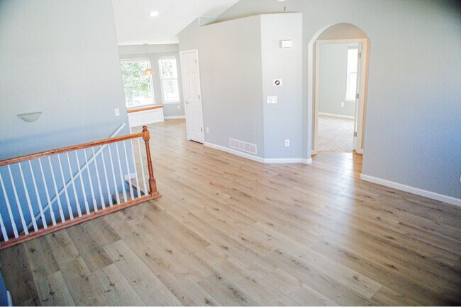 Building Photo - 338 Alder Ave