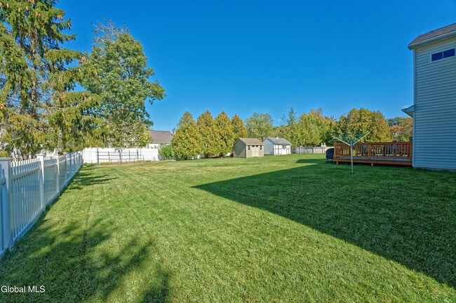 Building Photo - 5 Shamrock Cir