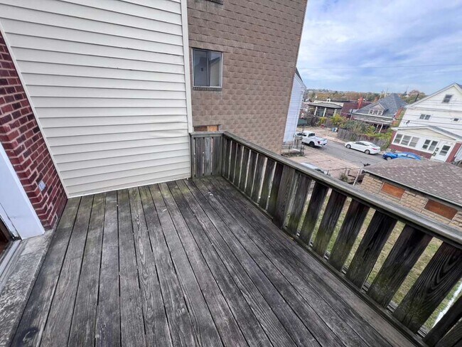 Building Photo - 131 Stamm Ave