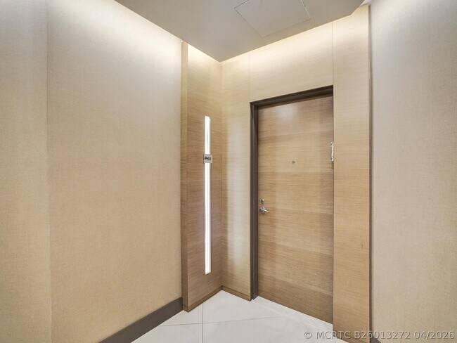 Building Photo - 17301 Biscayne Blvd