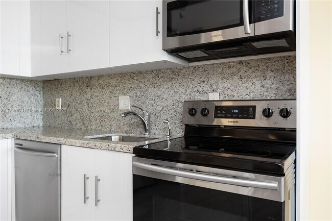 Building Photo - 3180 S Ocean Dr