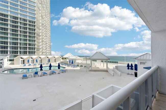 Building Photo - 16711 Collins Ave