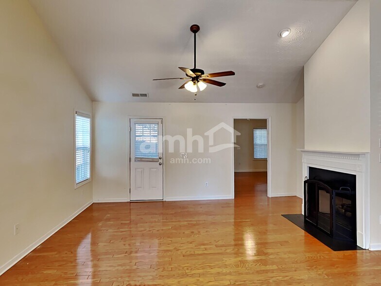 Building Photo - 406 Redwood Trail