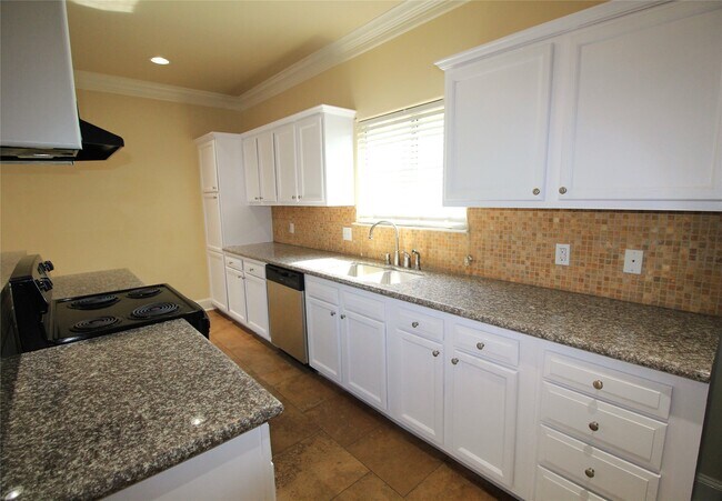 Building Photo - 4709 Scott St