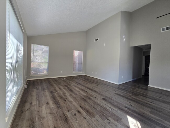 Building Photo - 7887 Kendalia Dr