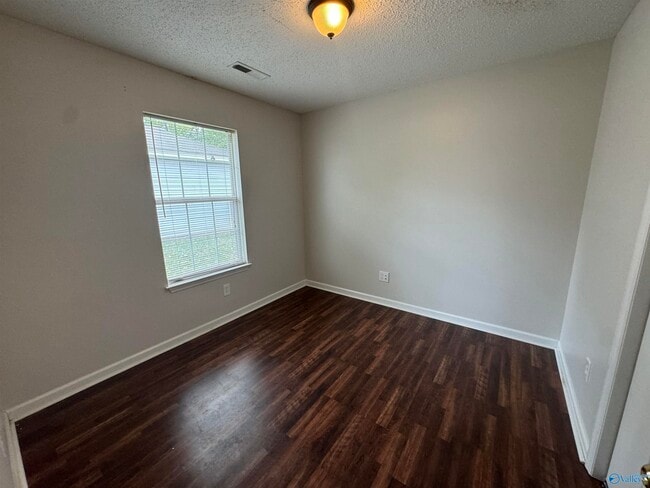 Building Photo - 104 Maple Valley Dr