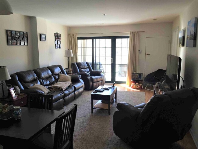 Building Photo - Live the Manayunk lifestyle you’ve been dr...