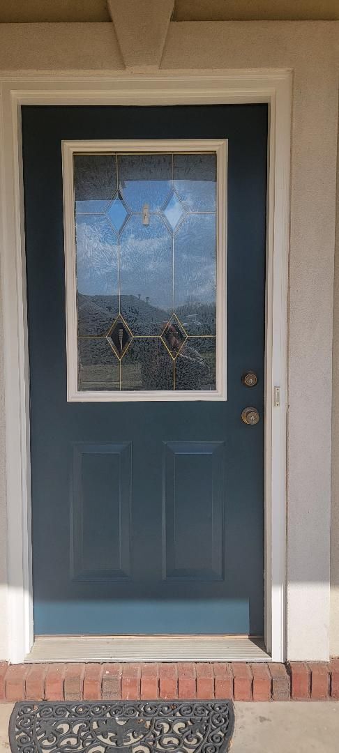 Building Photo - AVAILABLE NOW - CALL US FOR A SHOWING!