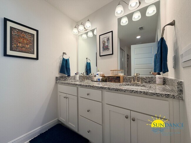 Building Photo - Comfortable & Convenient 2-Story Townhome in Santa Rosa Beach!