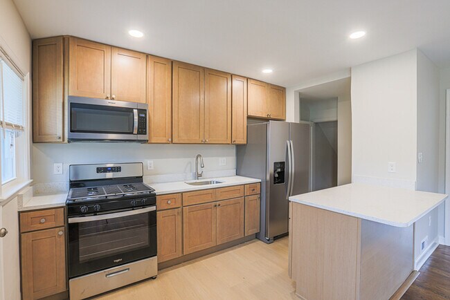 Building Photo - 3 Bedroom Complete Rehab