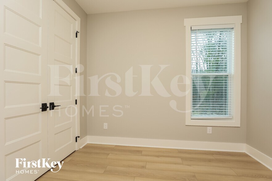 Building Photo - 2045 Hamilton Hill Dr