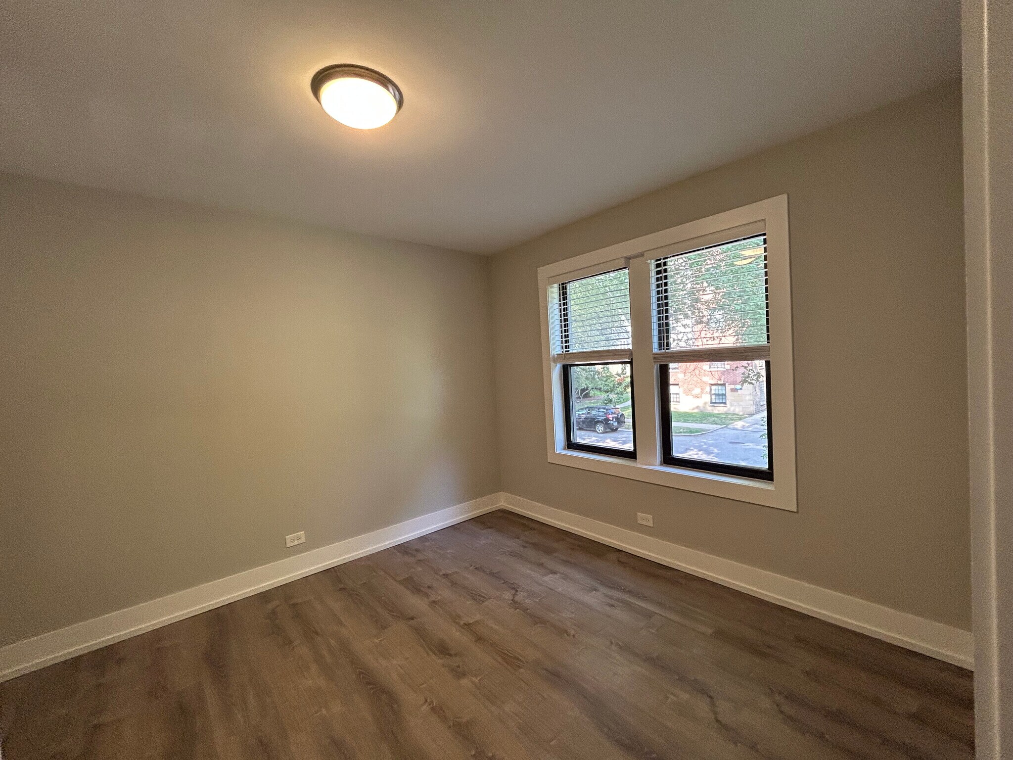 Building Photo - 1124 Maple Ave