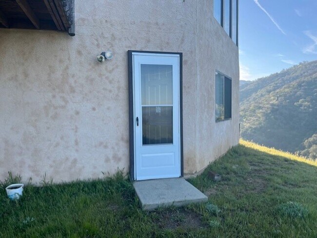 Building Photo - Amazing Mountain Views...