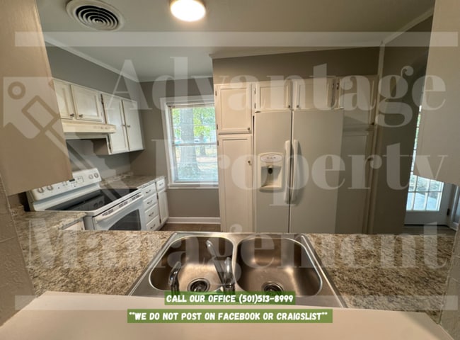 Building Photo - 1601 Robins St