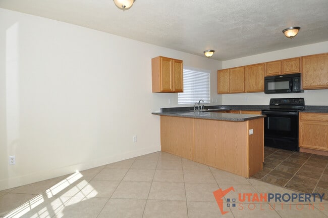Building Photo - 4844 W Cold Springs Cir